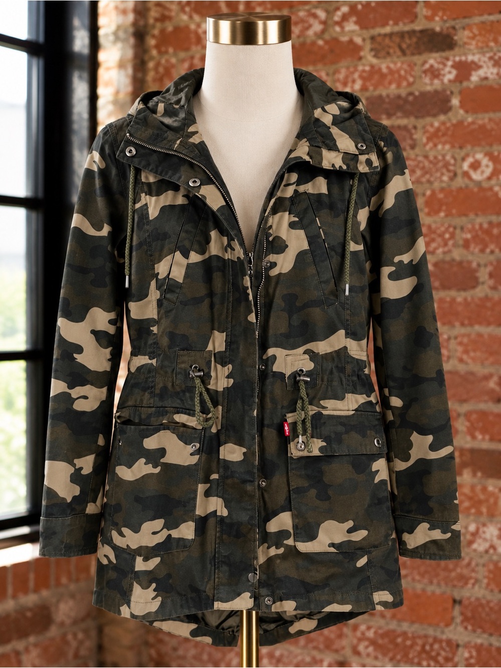 LEVI STRAUSS Women Hooded Camouflage Fishtail Parka Jacket. Size XSmall